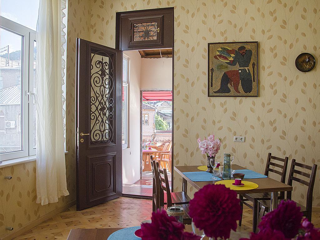 Griboedov Hostel & Suites Tbilisi Exterior photo
