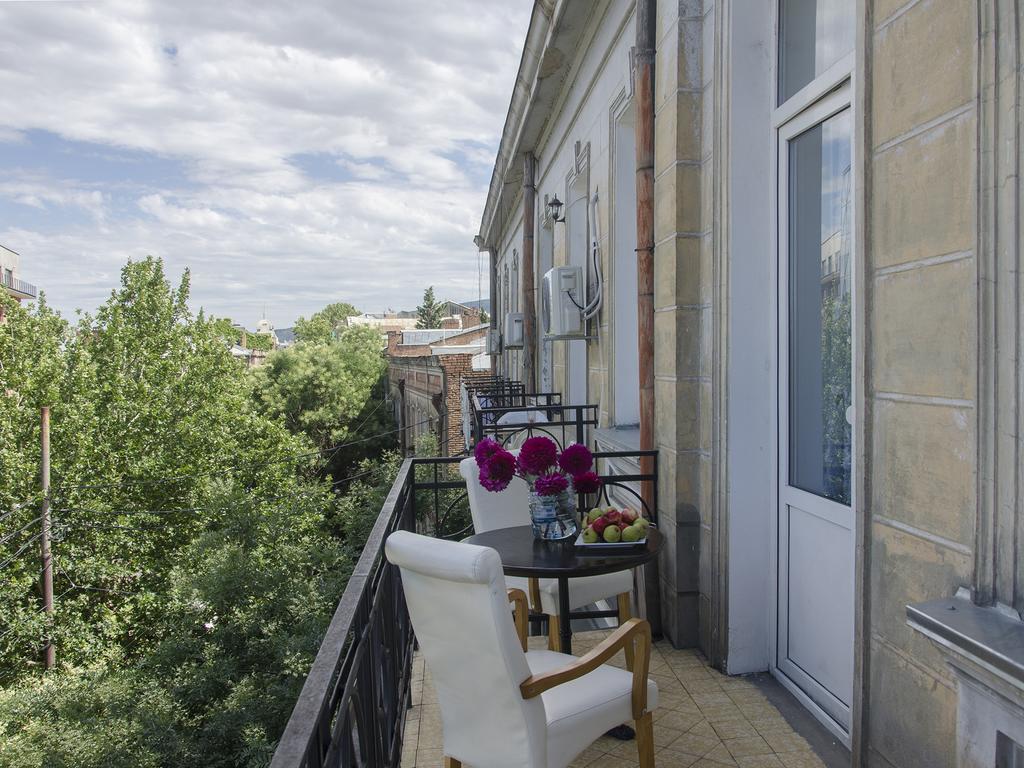 Griboedov Hostel & Suites Tbilisi Exterior photo