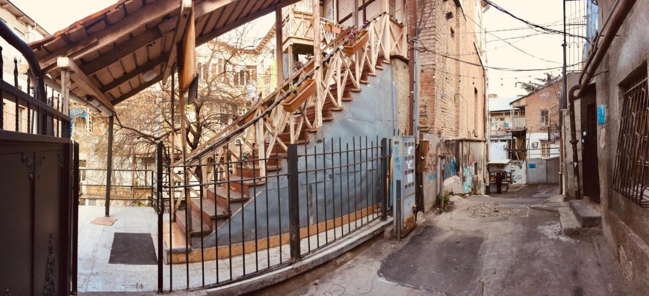 Griboedov Hostel & Suites Tbilisi Exterior photo